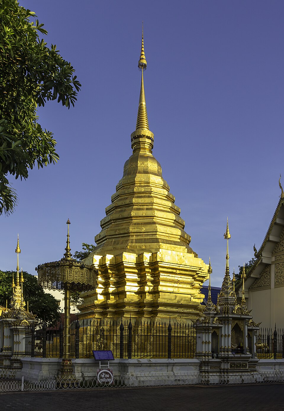 รูปถ่ายของ วัดชมพู — วัด-สิ่งศักดิ์สิทธิ์ ในเชียงใหม่ ถ่ายโดย Stefan Fussan · Photograph of Wat Chomphu, Wats & Sacred Places in Chiang Mai, by Stefan Fussan